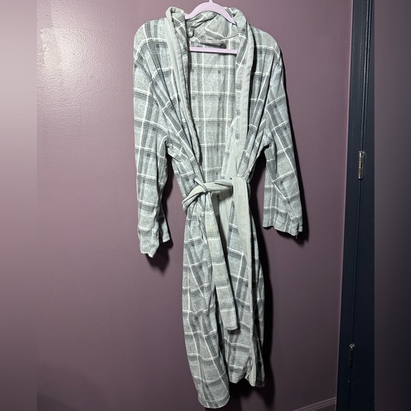 Croft & Barrow Gray Plaid Robe - Picture 4 of 4
